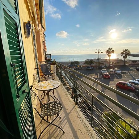 Apartamento L'Eternita' E' Il Mare Mischiato Col Sole Rimbaud Ventimiglia Exterior foto